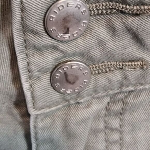 "Riders" woman's capris   - Picture 5 of 6
